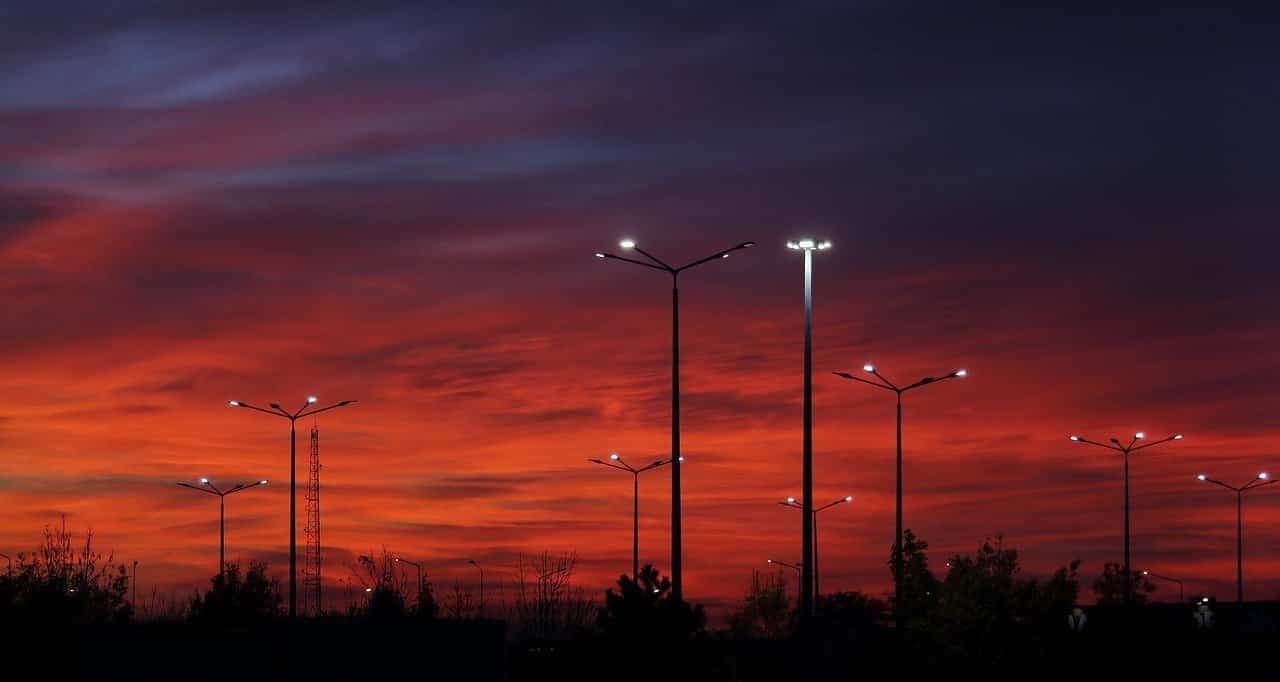 Photo d'éclairage public de nuit